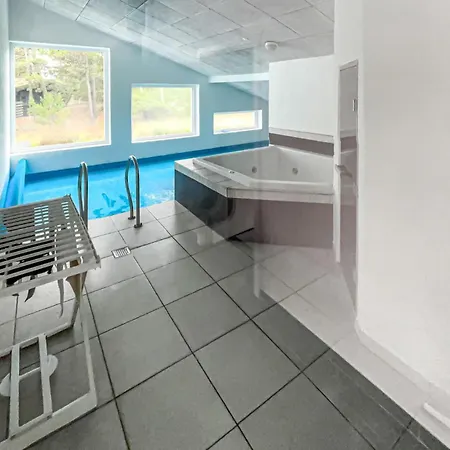 別荘 In With Sauna ブラーバンド